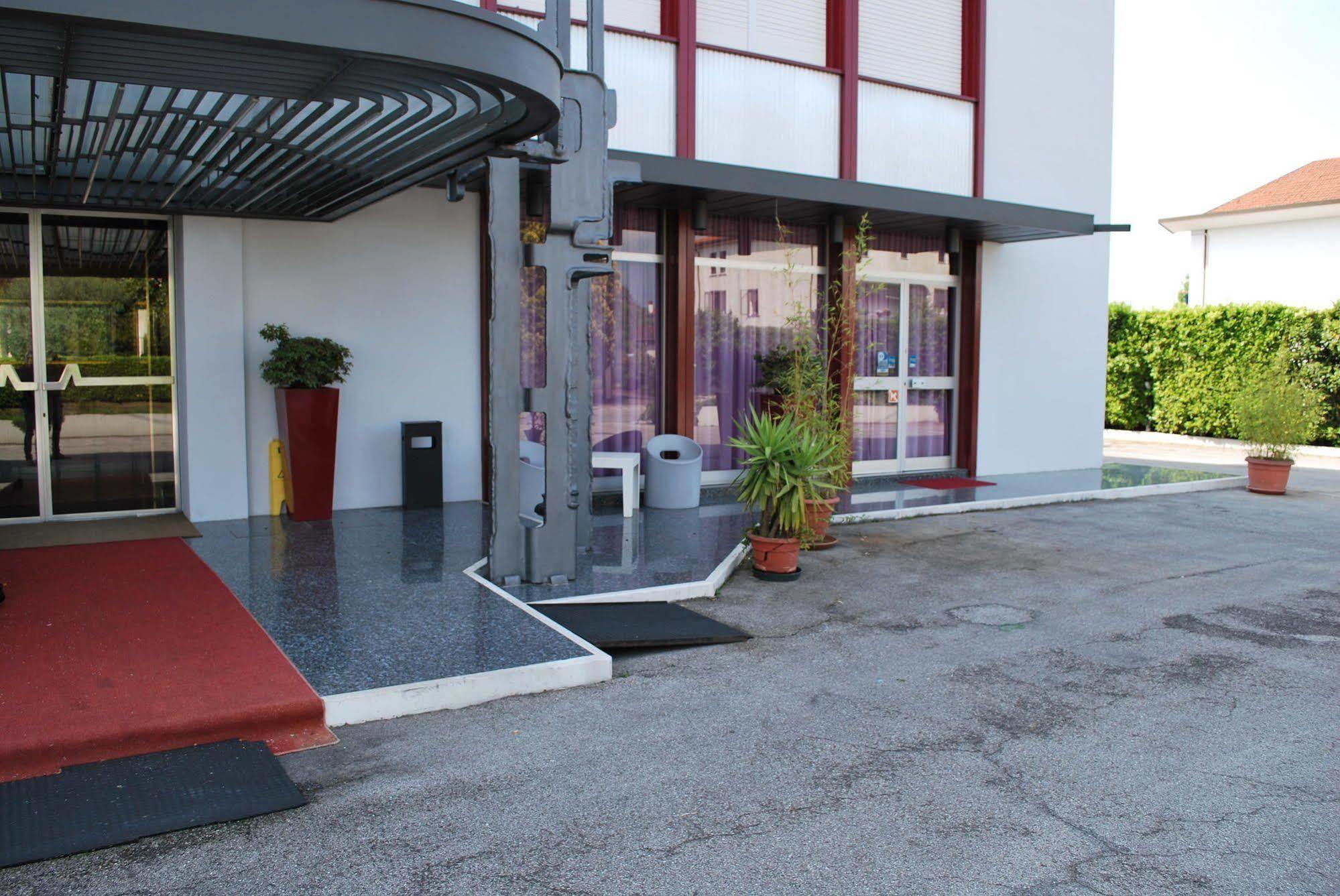 Hotel Ariane Thiene Exterior foto